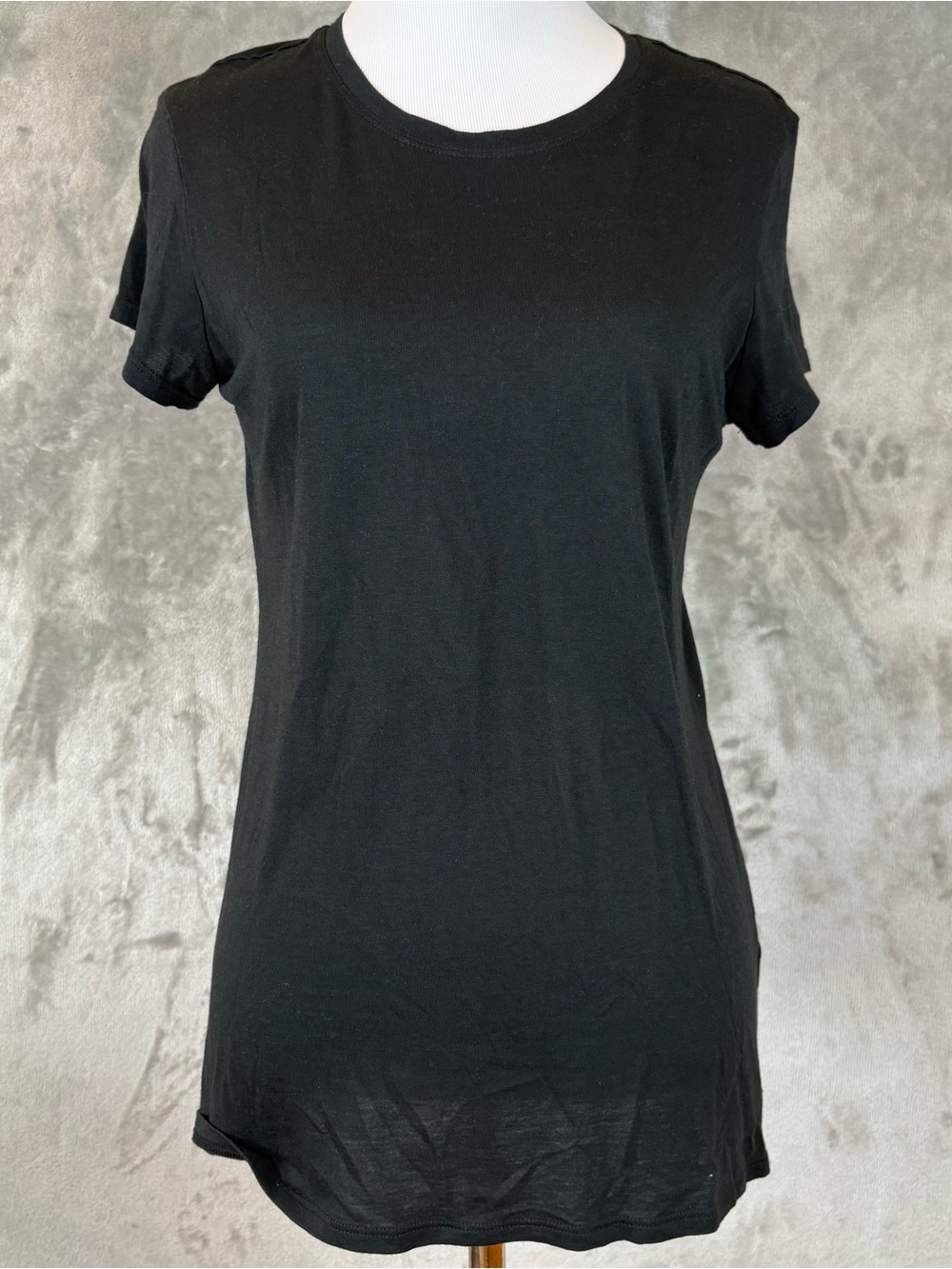 Vince Short-Sleeve Shirttail Crewneck T-Shirt Wmn’s M